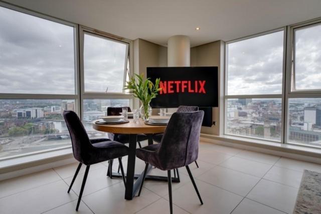 Tallest Building In The City Centre Sleeps 5 Incredible City Mountain And Lagan Views Belfast Zewnętrze zdjęcie