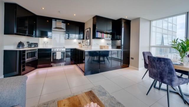Tallest Building In The City Centre Sleeps 5 Incredible City Mountain And Lagan Views Belfast Zewnętrze zdjęcie